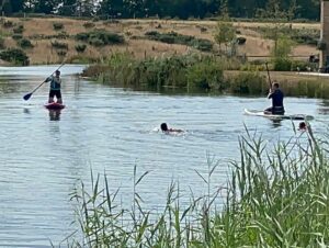 Families that paddle together, drown together 🚣‍♀️😂